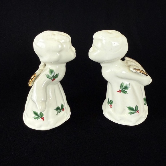 Vintage Essex Christmas Salt Pepper Shakers Angels Kissing Ceramic Holly Berries - Picture 1 of 13